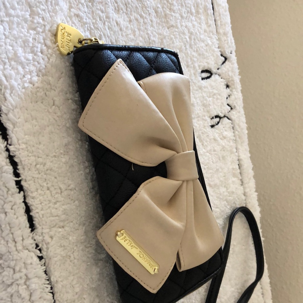 Betsey Johnson black and beige crossbody wallet